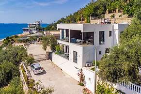 Exclusive Seafront Apartments Apartment 2