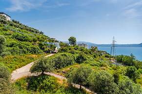 Exclusive Seafront Apartments Apartment 3