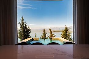 Villa Serenity Luxury Lakeside Manor