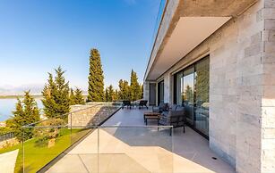 Villa Serenity Luxury Lakeside Manor