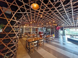 High Livin Apartment Parahyangan