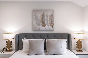 StayAU 4BR Modern Townhouse Asquith