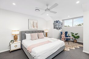 StayAU 4BR Modern Townhouse Asquith