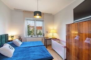 2 Bed Flat - Sleeps 8 - Parking - Wifi