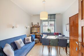 2 Bed Flat - Sleeps 8 - Parking - Wifi