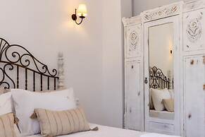 Summer Grace Tinos