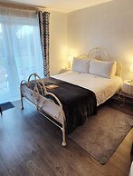 Oak Tree Rooms