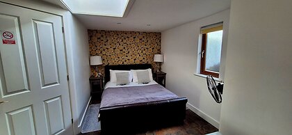 Oak Tree Rooms