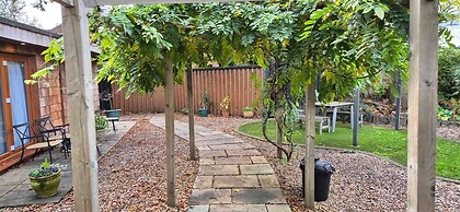 Oak Tree Rooms