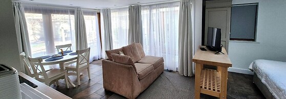 Oak Tree Rooms