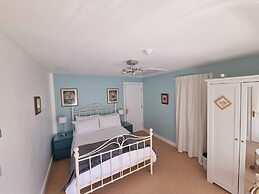 Oak Tree Rooms