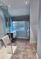 Oak Tree Rooms