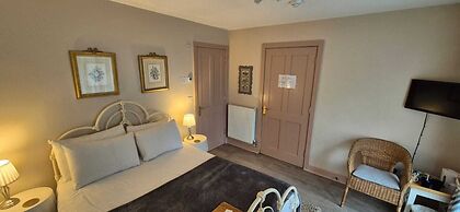Oak Tree Rooms