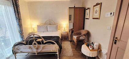 Oak Tree Rooms