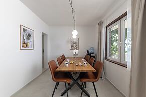 Holiday Home Seafront Escape