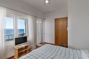 Holiday Home Seafront Escape