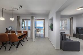 Holiday Home Seafront Escape