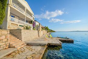 Holiday Home Seafront Escape