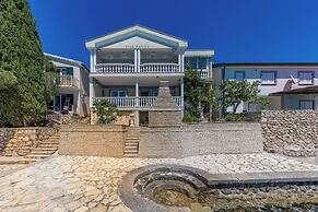 Holiday Home Seafront Escape