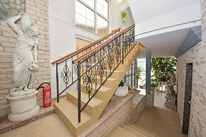 Holiday Home Seafront Escape