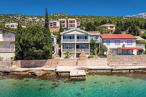 Holiday Home Seafront Escape