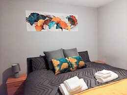 Corby - Sleeps 5 - Parking - Town Centre