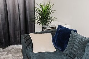 Corby - Sleeps 5 - Parking - Town Centre