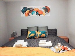 Corby - Sleeps 5 - Parking - Town Centre
