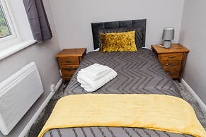 Corby - Sleeps 5 - Parking - Town Centre