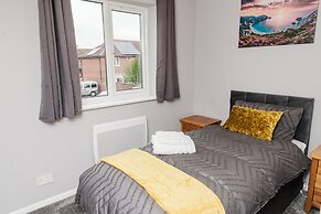Corby - Sleeps 5 - Parking - Town Centre