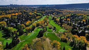 NEW Near Golf Yoga Classes Private Suite Wine