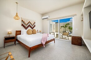 NEW 6BR Playground Private Pool Pro-bbq Palapa