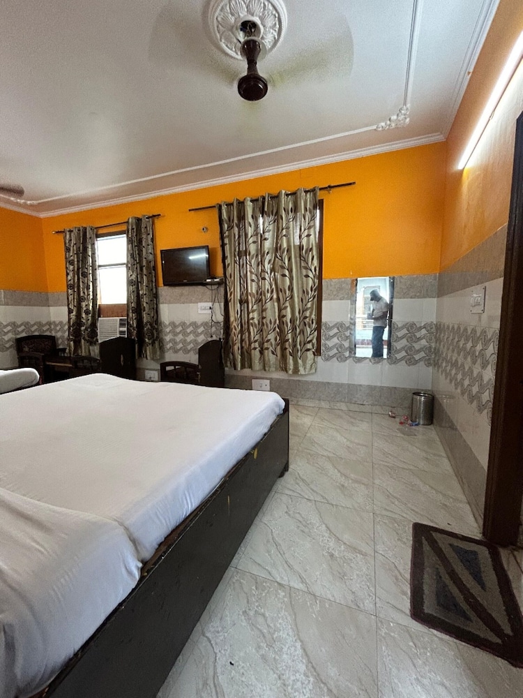 Goroomgo BK Plaza Chandigarh