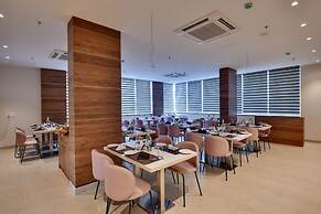 Click Hotel Vista - Kempegowda Airport