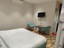 Rivaz Hotel And Restaurant