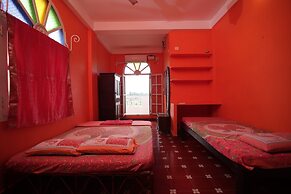 Holi-Wood Guesthouse