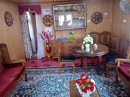 Houseboat  New  Dongola