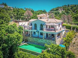 Luxury Villa - Sleeps up to 8 & Infinity Pool