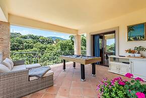 Luxury Villa - Sleeps up to 8 & Infinity Pool