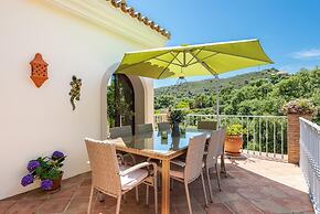 Luxury Villa - Sleeps up to 8 & Infinity Pool