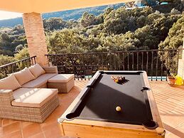 Luxury Villa - Sleeps up to 8 & Infinity Pool
