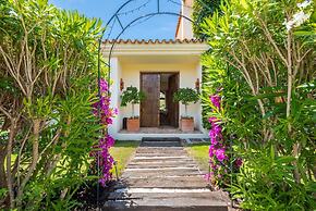 Luxury Villa - Sleeps up to 8 & Infinity Pool