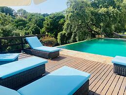 Luxury Villa - Sleeps up to 8 & Infinity Pool