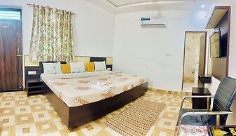 TAJ 3 STAR HOTEL
