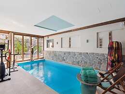 7-bedroom Chalet With Private Pool