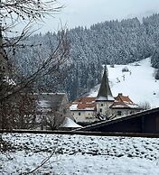 Cosy Chalet With Garden