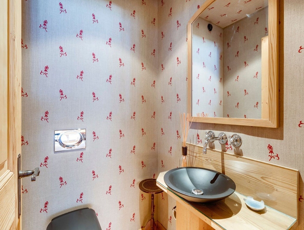 Beautiful Alpine Luxury Flat in Rougemont