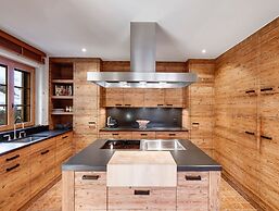 Beautiful Alpine Luxury Flat in Rougemont