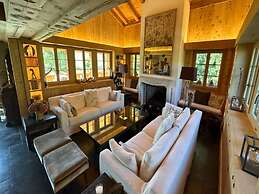 Cosy Chalet With Balcony/terrace