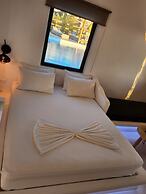Elli Tropical Suites